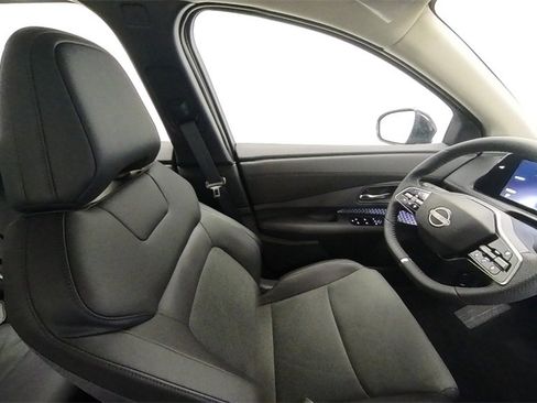 Used 2024 Nissan Ariya AWD image 27