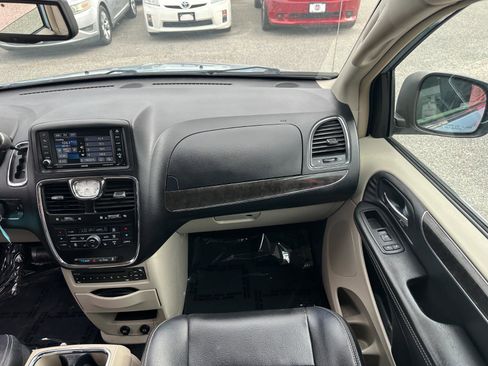 Used 2013 Chrysler Town & Country Touring-L w/ Entertainment Group #2 image 24