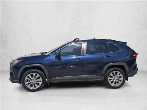 Used 2021 Toyota RAV4 XLE Premium FWD image 9
