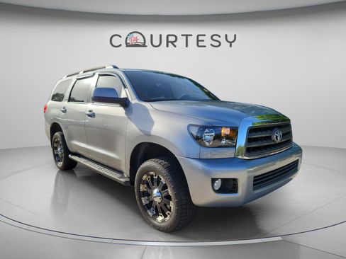 Used 2012 Toyota Sequoia SR5 RWD image 4