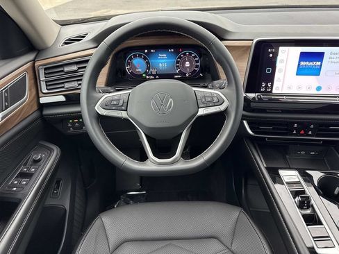 Used 2024 Volkswagen Atlas SE AWD/4WD image 13