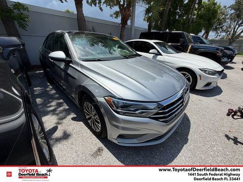 Used 2020 Volkswagen Jetta SE FWD image 1