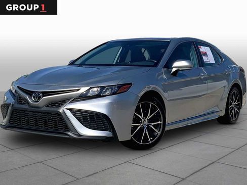 Used 2024 Toyota Camry SE FWD image 1