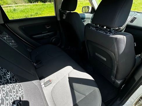 Used 2010 Kia Soul + FWD image 18