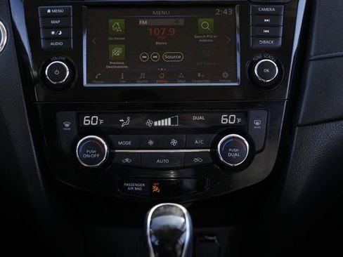 Used 2018 Nissan Rogue SV w/ Premium Package image 37