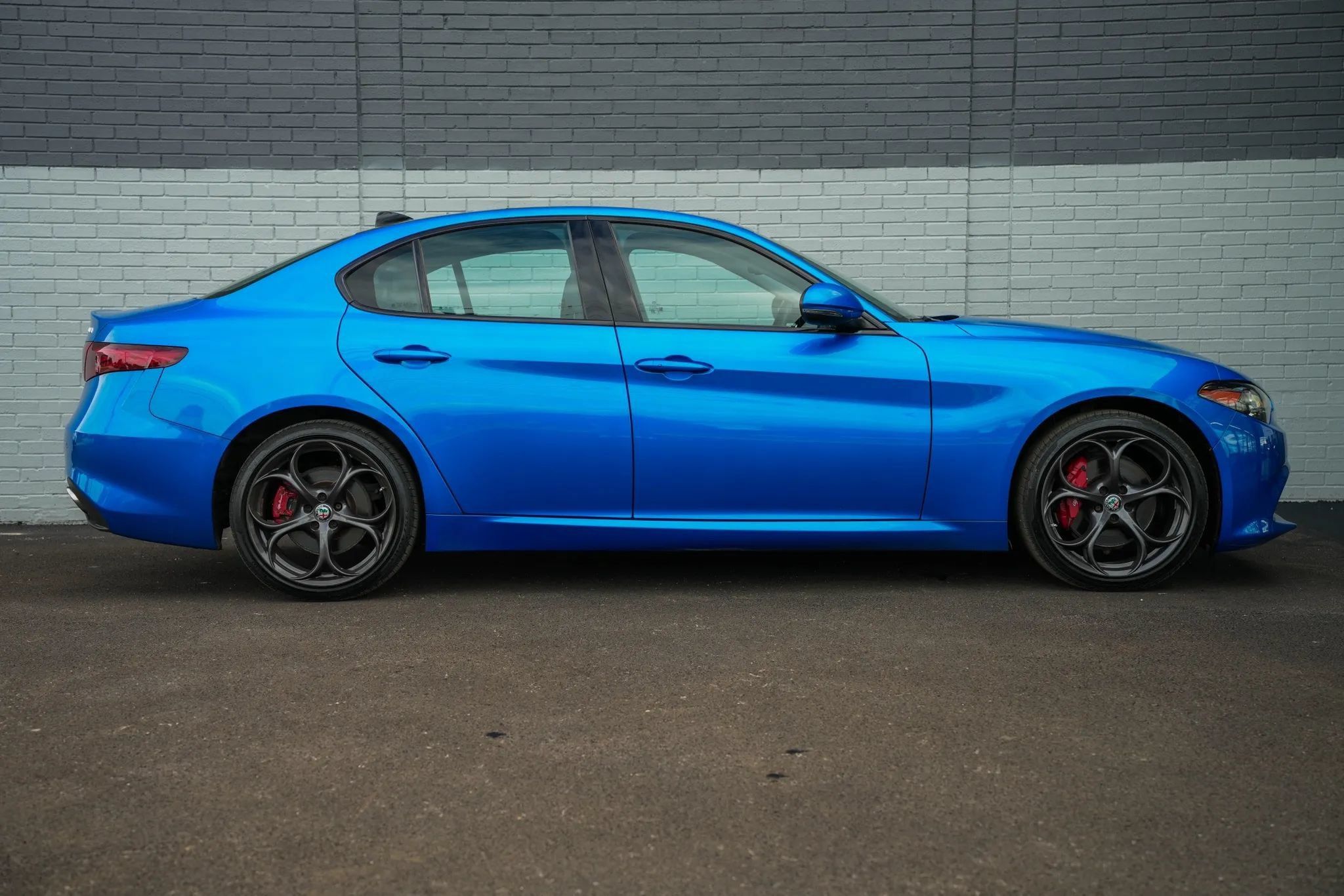 Used 2018 Alfa Romeo Giulia Ti Sport w/ Quick Order Package 22S Sport AWD/4WD image 4