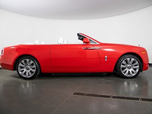 Used 2017 Rolls-Royce Dawn image 9