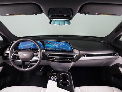 Used 2024 Cadillac Lyriq Luxury image 3