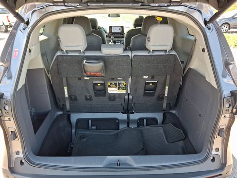 Certified 2023 Toyota Sienna XLE AWD/4WD image 31