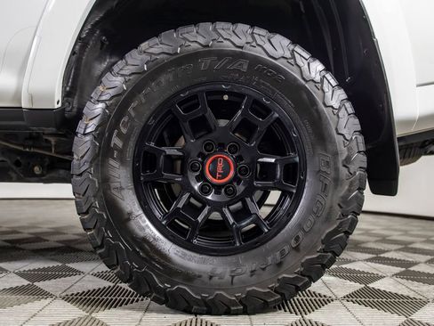 Used 2021 Toyota 4Runner TRD Off-Road Premium AWD/4WD image 41
