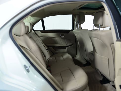 Used 2011 Mercedes-Benz E 350 4MATIC Sedan image 22