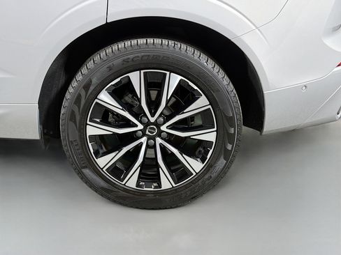 Certified 2023 Volvo XC60 B5 Plus w/ Protection Package Premier AWD/4WD image 28