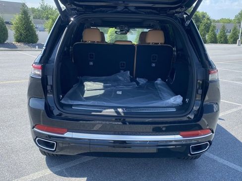 New 2025 Jeep Grand Cherokee Summit image 7