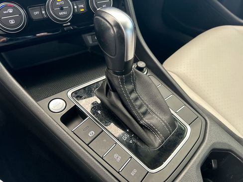 Certified 2021 Volkswagen Jetta R-Line FWD image 28