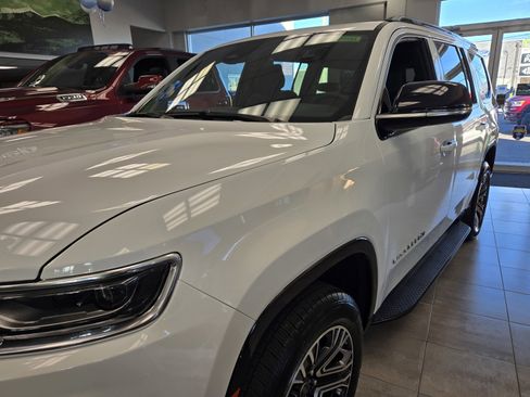 New 2025 Jeep Wagoneer 4WD image 8