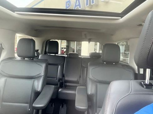 Used 2025 Ford Expedition Active image 18