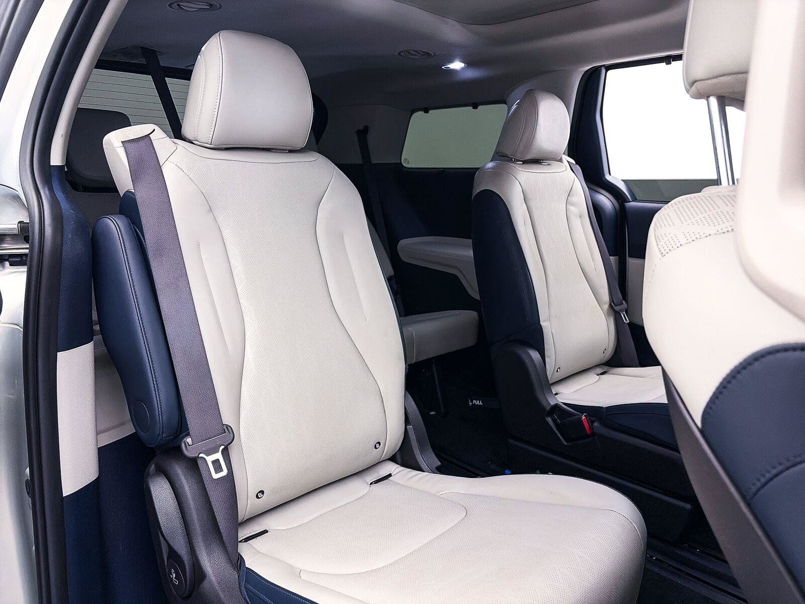 Used 2025 Kia Carnival SX FWD image 37