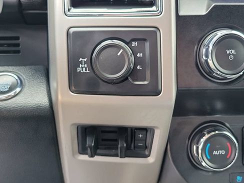 Used 2020 Ford F250 Lariat w/ Lariat Ultimate Package AWD/4WD image 27