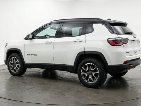 Used 2025 Jeep Compass Trailhawk AWD/4WD image 5