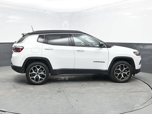 Used 2025 Jeep Compass Limited AWD/4WD image 8