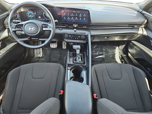 Certified 2025 Hyundai Elantra SEL image 9