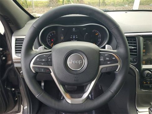 Used 2017 Jeep Grand Cherokee Altitude image 19