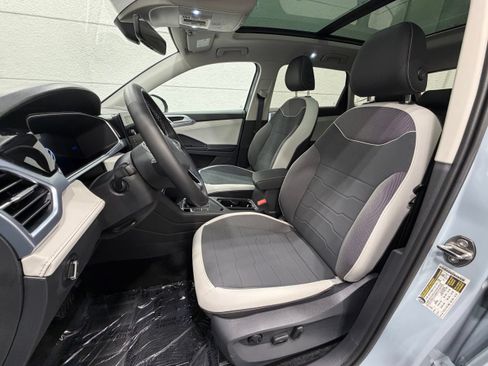 Used 2026 Volkswagen Taos SE w/ Panoramic Sunroof Package FWD image 20