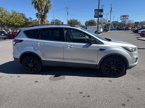Used 2018 Ford Escape SE w/ SE Sport Appearance Package image 5