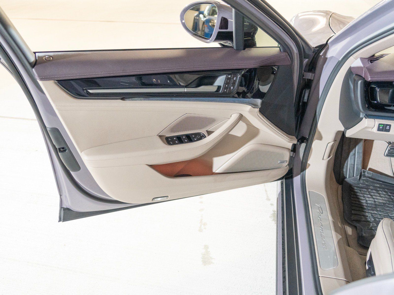 Certified 2026 Porsche Panamera 4 AWD/4WD image 17