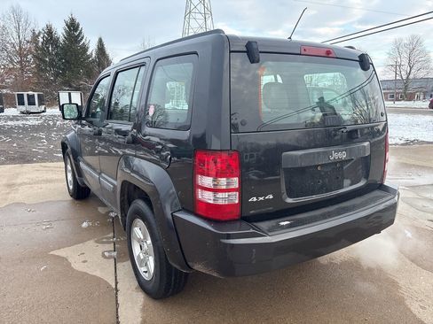 Used 2010 Jeep Liberty Sport image 5
