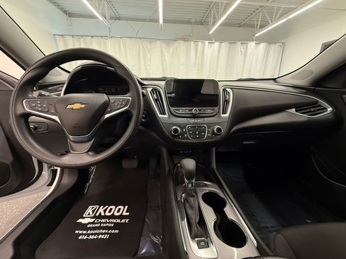 Used 2024 Chevrolet Malibu LT image 17