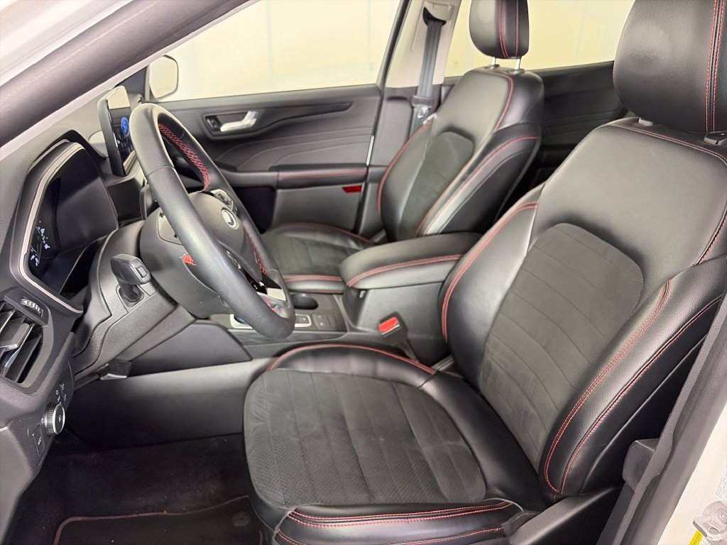 Used 2022 Ford Escape SEL w/ SEL Stealth AWD Package image 11