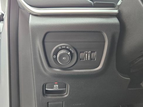 Used 2023 Jeep Grand Cherokee Limited image 20