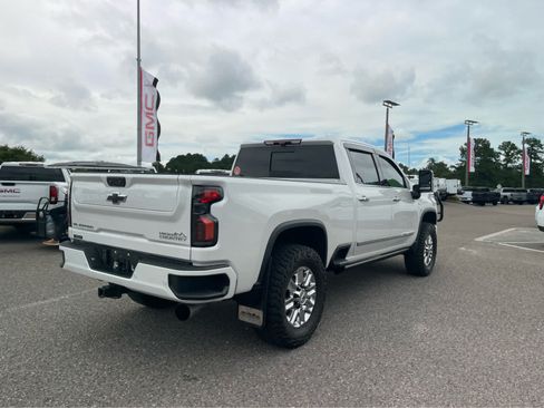Used 2024 Chevrolet Silverado 2500 High Country w/ High Country Premium Package AWD/4WD image 5