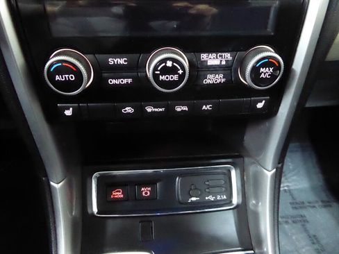 Used 2020 Subaru Ascent Premium w/ Convenience Package AWD/4WD image 17