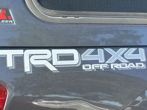 Used 2017 Toyota Tacoma TRD Off-Road w/ Tow Package (A/T) AWD/4WD image 12