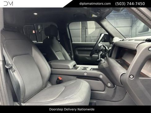 Used 2025 Land Rover Defender 110 V8 AWD/4WD image 19