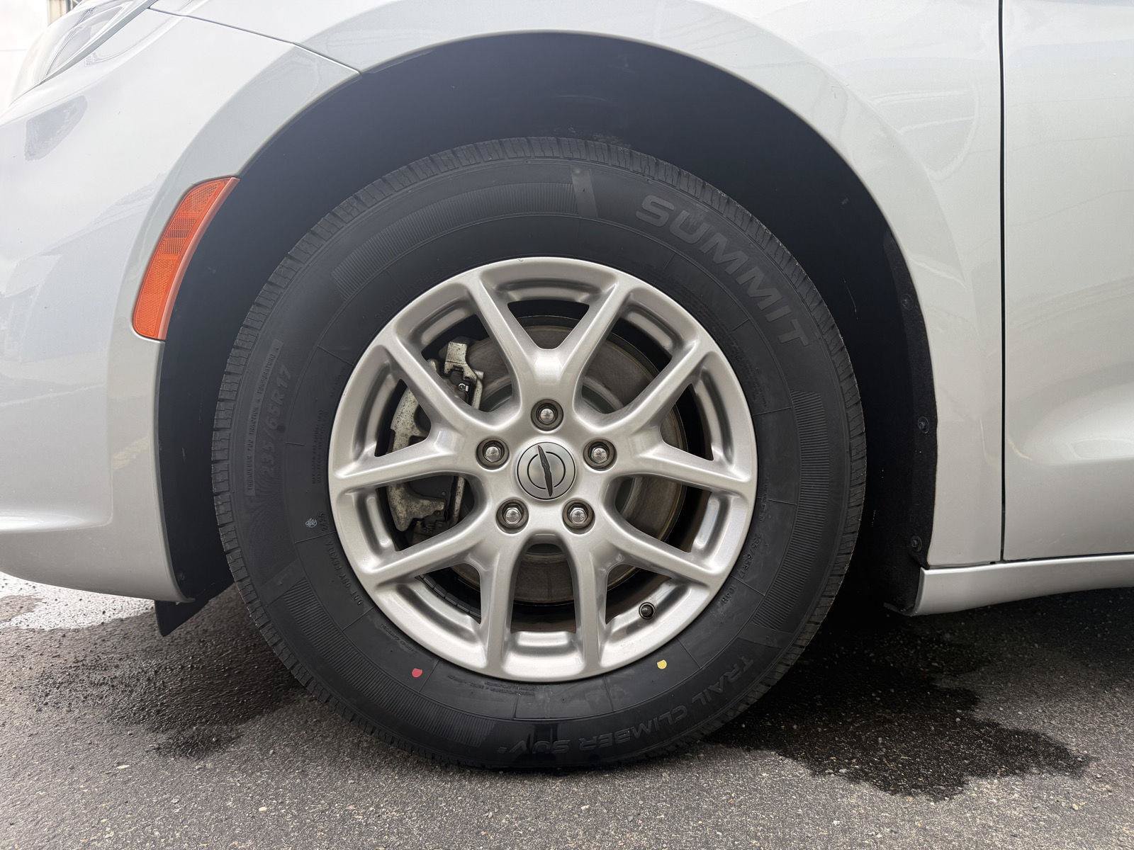 Used 2024 Chrysler Pacifica Touring-L FWD image 7