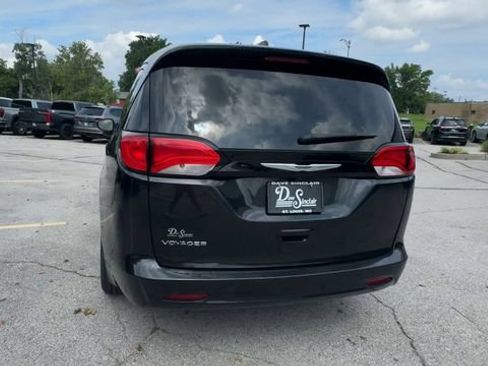 Used 2023 Chrysler Voyager LX FWD image 7