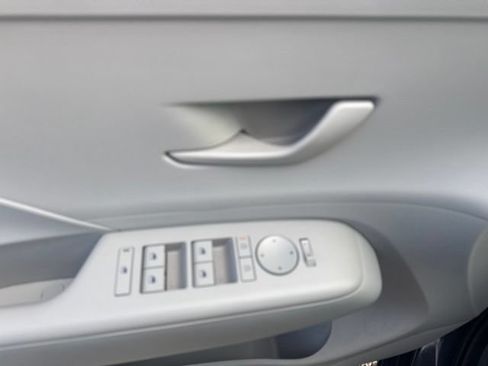 Used 2024 Hyundai Kona SEL FWD image 12