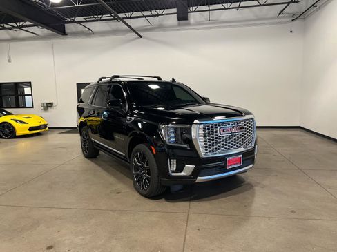 Used 2024 GMC Yukon Denali w/ Advanced Technology Package image 1
