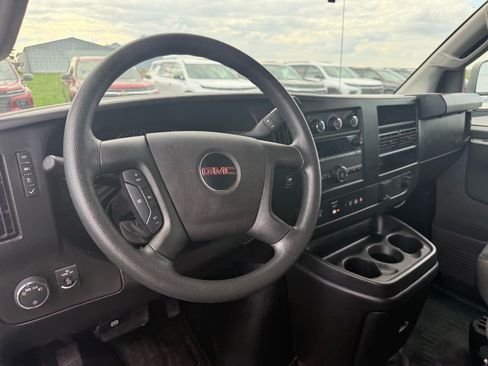 Used 2022 GMC Savana 2500 w/ Driver Convenience Package image 9