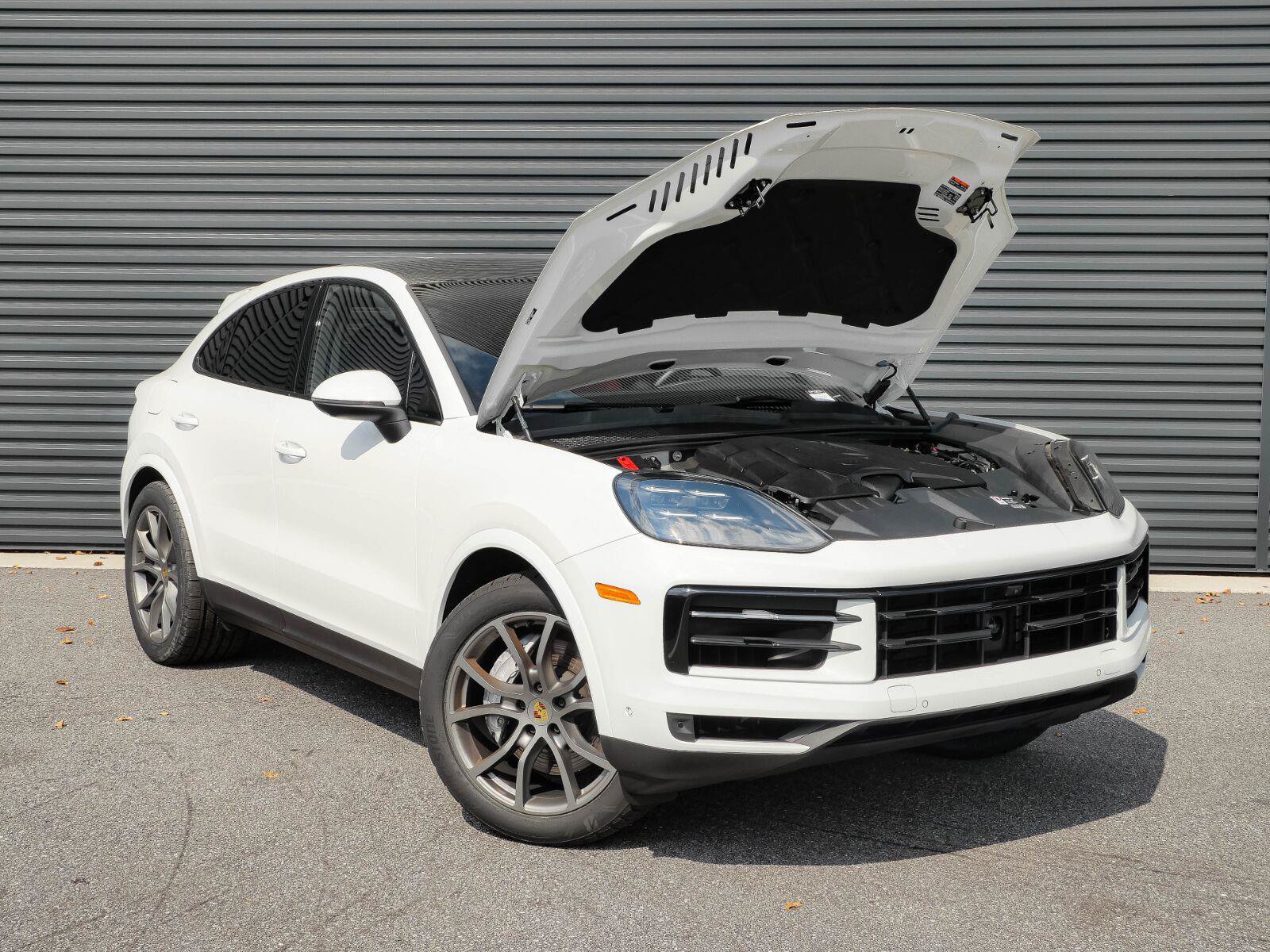 Used 2024 Porsche Cayenne Coupe AWD/4WD image 34