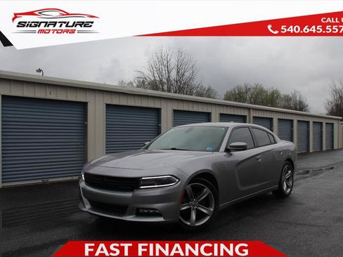Used 2015 Dodge Charger SXT RWD image 1