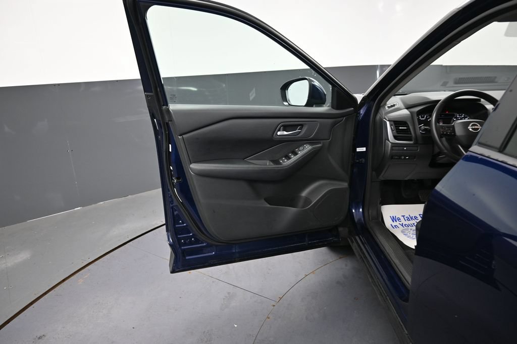Used 2025 Nissan Rogue SV FWD image 17