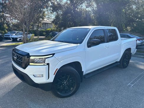 Used 2023 Nissan Frontier SV w/ Midnight Edition Package RWD image 2