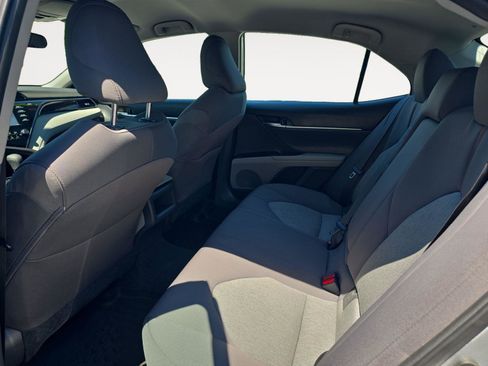 Used 2020 Toyota Camry LE FWD image 17