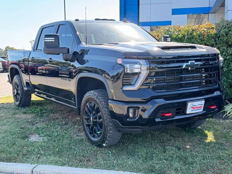 Used 2025 Chevrolet Silverado 2500 LTZ w/ LTZ Plus Package AWD/4WD image 2