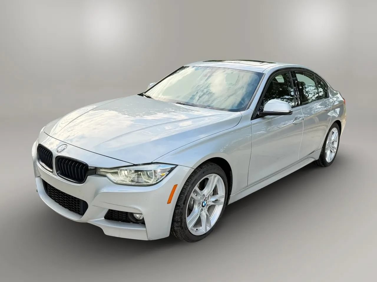 Used 2018 BMW 330i Sedan w/ M Sport Package RWD image 5