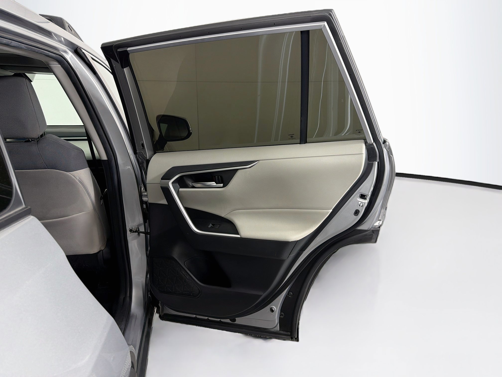 Used 2020 Toyota RAV4 XLE w/ Convenience Package FWD image 32
